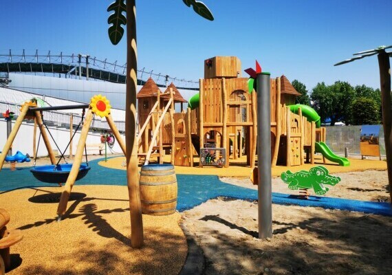 Parco giochi su misura in robinia - centro commerciale La Cartiera Pompei  - Holzhof