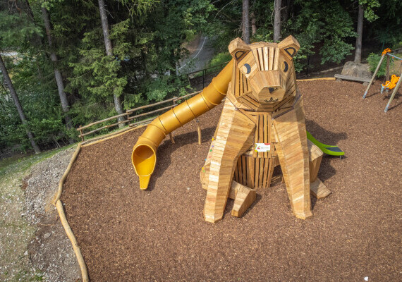 2023- Belpark Spormaggiore- Ursus seduto  - Holzhof