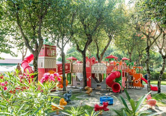 Parco giochi Jesolo Veneto - Struttura gioco multitorre XT1300  - Holzhof